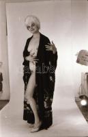 cca 1975 Esti, testi örömök, szolidan erotikus felvételek, 11 db vintage fotó és/vagy mai nagyítás v...