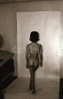 cca 1975 Esti, testi örömök, szolidan erotikus felvételek, 11 db vintage fotó és/vagy mai nagyítás v...