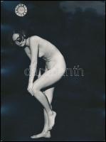 cca 1975 Esti, testi örömök, szolidan erotikus felvételek, 11 db vintage fotó és/vagy mai nagyítás v...