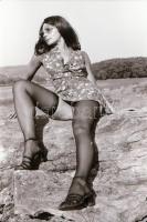 cca 1972 Szabadtéri helyszíneken, szolidan erotikus felvételek, 34 db vintage negatív, 24x36 mm