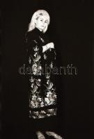 cca 1975 Még, még, még - szolidan erotikus felvételek, 10 db vintage fotó és/vagy mai nagyítás vegye...