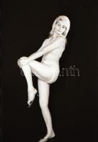 cca 1975 Még, még, még - szolidan erotikus felvételek, 10 db vintage fotó és/vagy mai nagyítás vegye...