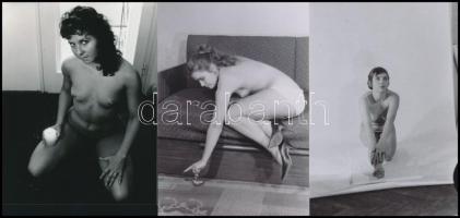 cca 1973 Játékos matinék, szolidan erotikus felvételek, 12 db vintage fotó és/vagy mai nagyítás vegy...