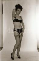 cca 1973 Játékos matinék, szolidan erotikus felvételek, 12 db vintage fotó és/vagy mai nagyítás vegy...