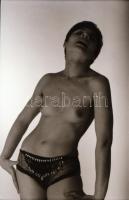 cca 1976 Próbatételek, szolidan erotikus felvételek, 11 db vintage fotó és/vagy mai nagyítás vegyese...