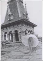 cca 1980 Csiklandós fényképek, szolidan erotikus felvételek, 10 db vintage fotó és/vagy mai nagyítás vegyesen, + 6 db vintage negatív, a pozitív és a negatív képek között nincs kapcsolat, 24x36 mm és 25x18 cm között