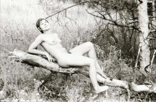 cca 1980 Csiklandós fényképek, szolidan erotikus felvételek, 10 db vintage fotó és/vagy mai nagyítás...