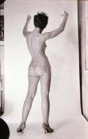 cca 1972 Inspiráló látványok, szolidan erotikus felvételek, 8 db vintage fotó és/vagy mai nagyítás v...