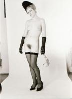 cca 1970 Műtermi sorozatok, szolidan erotikus felvételek, 28 db vintage negatív, 24x36 mm