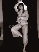 cca 1974 Régi expozíciók, szolidan erotikus felvételek, 9 db vintage fotó és/vagy mai nagyítás vegye...