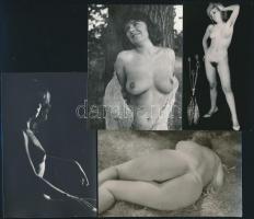 cca 1974 Régi expozíciók, szolidan erotikus felvételek, 9 db vintage fotó és/vagy mai nagyítás vegye...