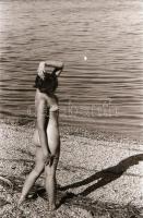 cca 1975 Harmónia, szolidan erotikus felvételek, 8 db vintage fotó és/vagy mai nagyítás vegyesen, + ...