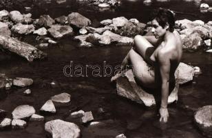 cca 1975 Harmónia, szolidan erotikus felvételek, 8 db vintage fotó és/vagy mai nagyítás vegyesen, + ...