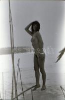 cca 1977 Bájos formák kavalkádja, szolidan erotikus felvételek, 7 db vintage fotó és/vagy mai nagyít...