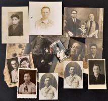 21 db régi útlevél fotó útlevél lapokon kitépve + kb 25 egyéb fotó