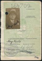 Mágó Károly (1895-1945) zenekarvezető, cigány prímás aláírt fényképe útlevél lapon
