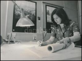 Légikisasszonyok, reptéri dolgozók, 5 db fotó, 21×16 cm