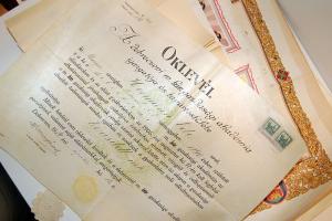1919-1941 8 db nagyméretű dekoratív oklevél, bizonyítvány