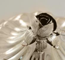 Ezüst (Ag.) teakiöntő, kalapált, bordásan öblös test rózsamintás díszítéssel, elefántcsont gyűrűvel,...