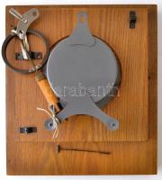 Jantar mechanikus retró orosz fali óra, ingával, kulccsal, 32x28 cm