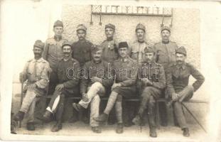 1917 Pöstyén, Piestany; lábadozó katonák a fürdő melletti munkáslakból / WWI K.u.k. convalescent soldiers next to the spa. photo (EK)