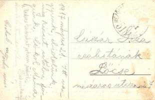 Homonna, Homenau, Humenné; A felszabadult város az Andrássy kastély előtt, középen az öreg kulcsár, ...