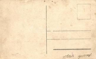 1918 Az őszirózsás forradalom idején készült kép. A katonák a Monarchia egyenruhájában, új sapkarózs...