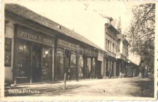 1941 Palánka, Bácska-Palánka, Backa Palanka; utcakép gyógyszertárral, B. Pavkov és Zarko Protis üzlete / street view with pharmacy and shops. photo (EB)