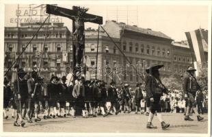 ~1930 Budapest VI. Oktogon tér, Meinl Gyula kávé, tea és csokoládé üzlete, felvonulás keresztre feszített Jézus szoborral. photo