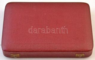 Bordó színű érmetartó 10 és 20 koronás aranyérmék számára, összesen 12 férőhellyel / Claret colored ...