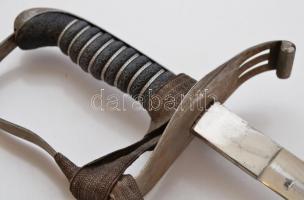 XIX sz. vége/XX. sz. eleje Régi lovassági díszkard, koronás-nemzeti színnel díszített kardbojttal, f...