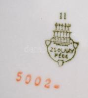 Zsolnay porcelán süteményes tál, arany szegéllyel, jelzett, kis kopásnyomokkal, d: 17,5 cm