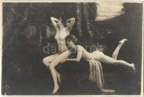 Vintage erotic nude ladies. photo (EK)