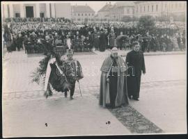 cca 1936 Vác, Ünnepség a váci Szent István-szobornál, a képeken többek között Hóman Bálint és Hanaue...