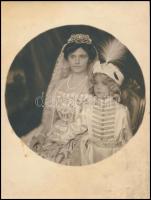1916 Zita királyné és Habsburg Ottó koronaherceg koronázási ruhájukban, fotó, felületén törésnyommal és foltokkal, 23×17,5 cm / Archduke Otto of Austria and Zita of Bourbon-Parma, photo with fault