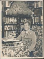 cca 1930-1940 József Ferenc (1895-1957) királyi herceg, katonatiszt könyvei között, 23,5×17,5 cm