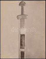 cca 1900 Szent István kardja, fotó kis szakadással, 24,5×19 cm