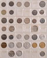 ~131db-os vegyes külföldi fémpénz tétel albumba rendezve, közte Ausztria, Barbados, Belize, Bolívia,...