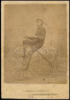 cca 1870-1880 Férfi velocipéden, kabinetportré Liederhoffer pesti műterméből, foltos, 15,5×11 cm / penny-farthing