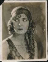 1926 Bánky Vilma (1901-1991) magyar színésznő, az amerikai némafilmek egyik legnagyobb magyar sztárja, aláírt fotó, sérült