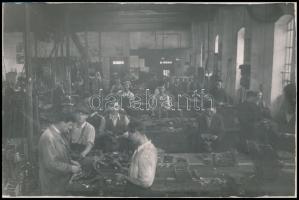 1938 Budapest, Burghardt Antal lakatosárú- és vas- szerkezeti gyárának belső terei, dolgozói, 3 db f...