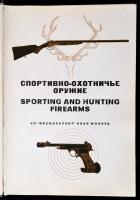 Sporting and hunting firearms. Szovjet fegyver katalógus, orosz és angol nyelven. Moszkva, é.n.,Razo...