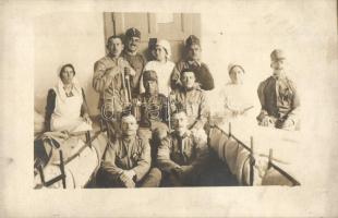 1916 Tábori kórház katonatisztekkel és ápolónőkkel / WWI K.u.k. military hospital with officers, nurses, group photo (EK)