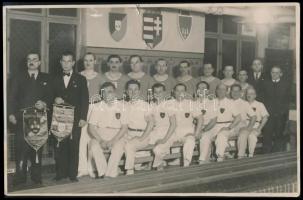 cca 1940 a Vízművek SOE Teke Szakosztályának tagjai, fotó, hátulján feliratozva, 11,5×18 cm