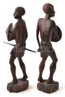 Bennszülött harcosok, 2 db szobrocska, fa, m: 15,5 cm