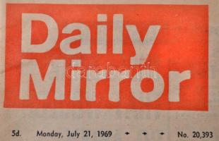 1969 Daily Mirror július 21-diki száma - "Man has landed on the Moon", benne a Holdra szál...