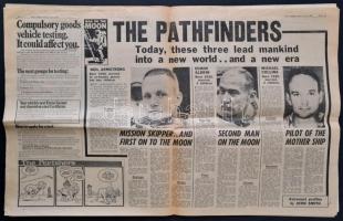 1969 Daily Mirror július 21-diki száma - "Man has landed on the Moon", benne a Holdra szál...