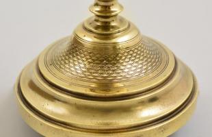 XIX. sz. vége: W&O jelzéssel: réz gyertyatartó cizellált díszítéssel. / marked candle holder 23 ...