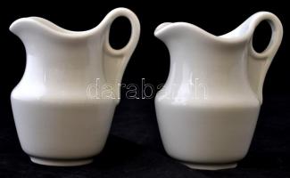 2 db porcelán kiöntő, fehérmázas, jelzés nélkül, apró kopásokkal, m: 12 cm