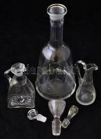 3 db különféle üveg kiöntő, dugókkal, az egyiken csorbákkal, jelzés nélkül, különböző méretben